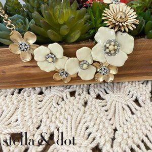 NWOT {Stella & dot} Bloom statement necklace #247